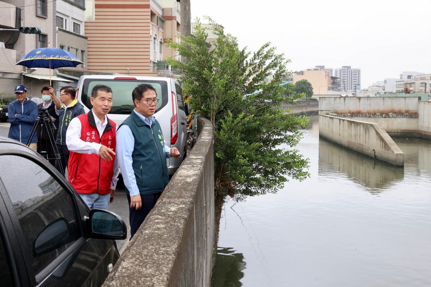 黃偉哲視察安南區六塊寮排水區抽水機組 要求確保排水系統完善作業