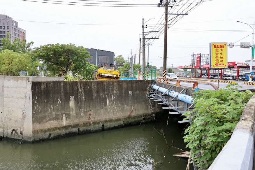 黃偉哲視察安南區六塊寮排水區抽水機組 要求確保排水系統完善作業
