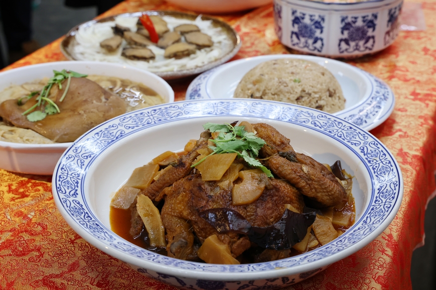 台南馬年市場年菜開跑 黃偉哲推出「一馬當鮮，佳餚滿筵」迎2026新春