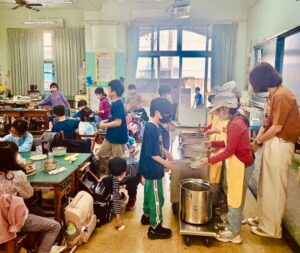 南市啟動校園廚餘減量 菜單優化×食育並進 11月每日廚餘大減逾2公噸