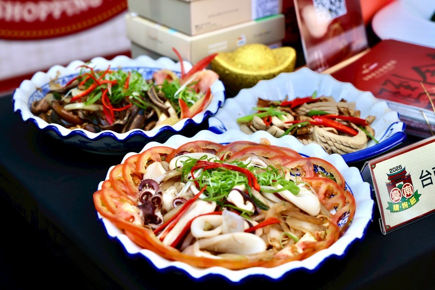 臺南購物節首場年菜主題日祭重賞 黃偉哲宣布加碼「2萬元加菜金」、力推在地年菜迎新春