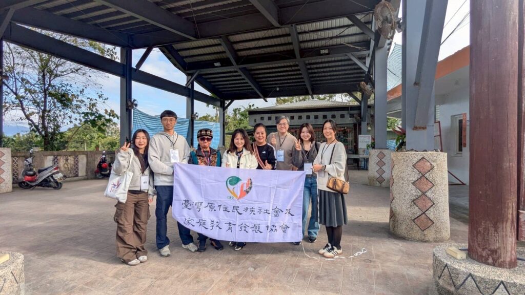 圖3：應心系師生與合作單位原住民社會及家庭發展協會於馬可認文建站合影_0