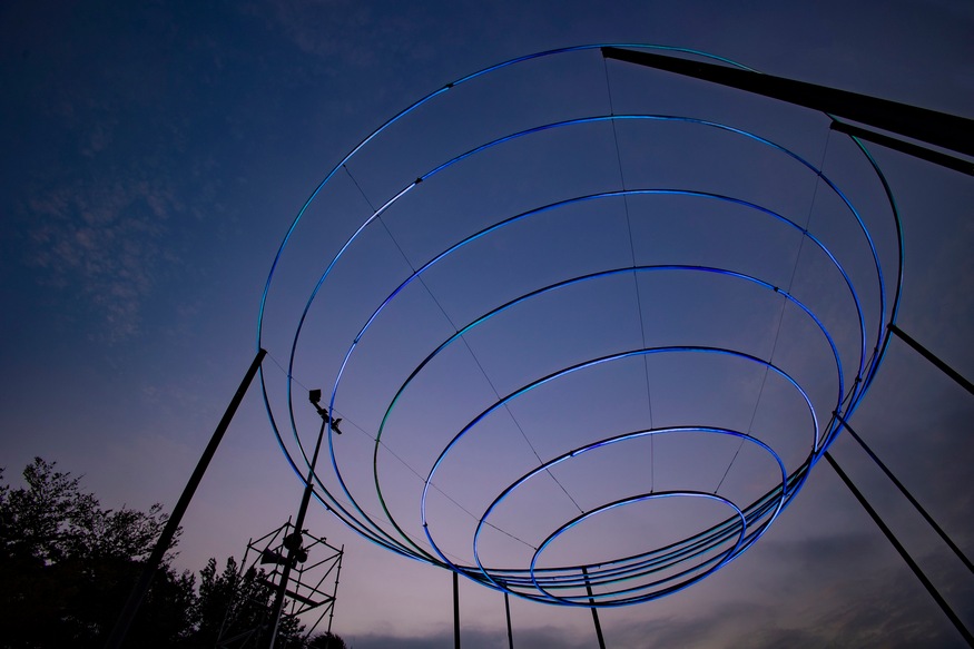 用光影藝術點亮新營天鵝湖 黃偉哲邀親子同遊「2026新營波光節」