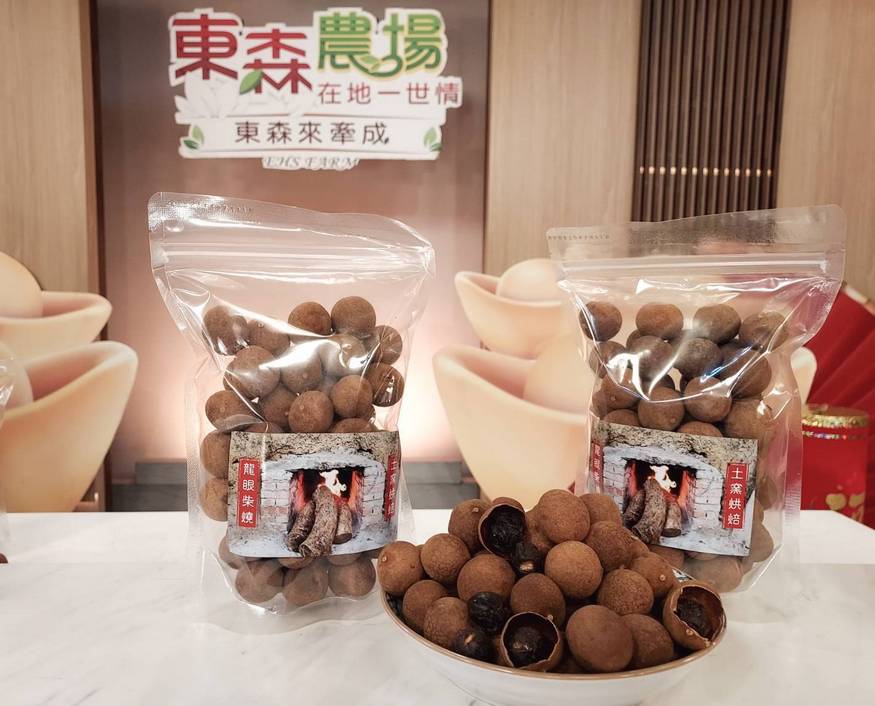 台南市長黃偉哲再登電視直播  力推台南東山窯燒龍眼乾 30分鐘1600公斤銷售一空