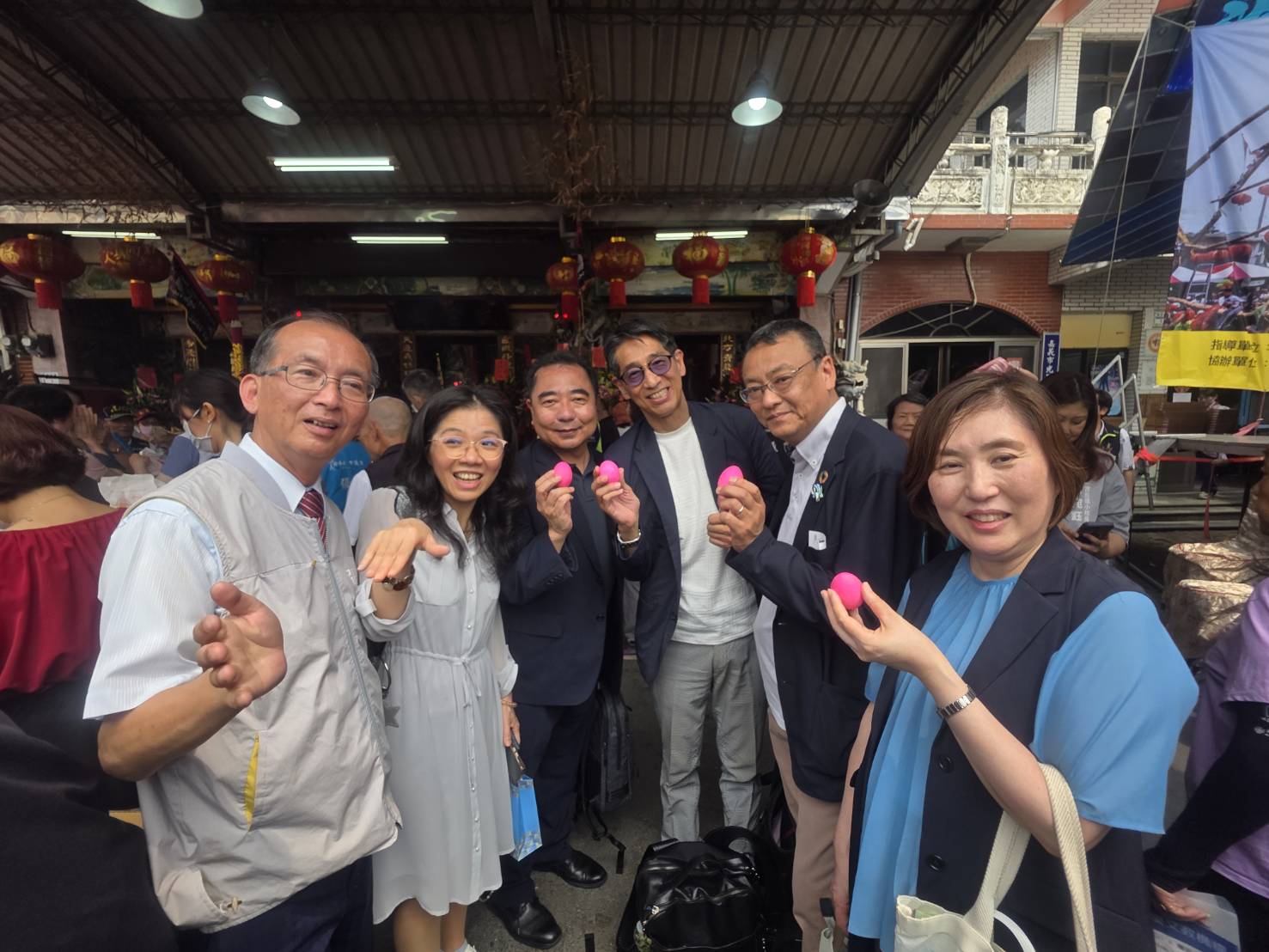 活動方致贈轉運蛋，讓今年好運轉進來，壞運轉出去