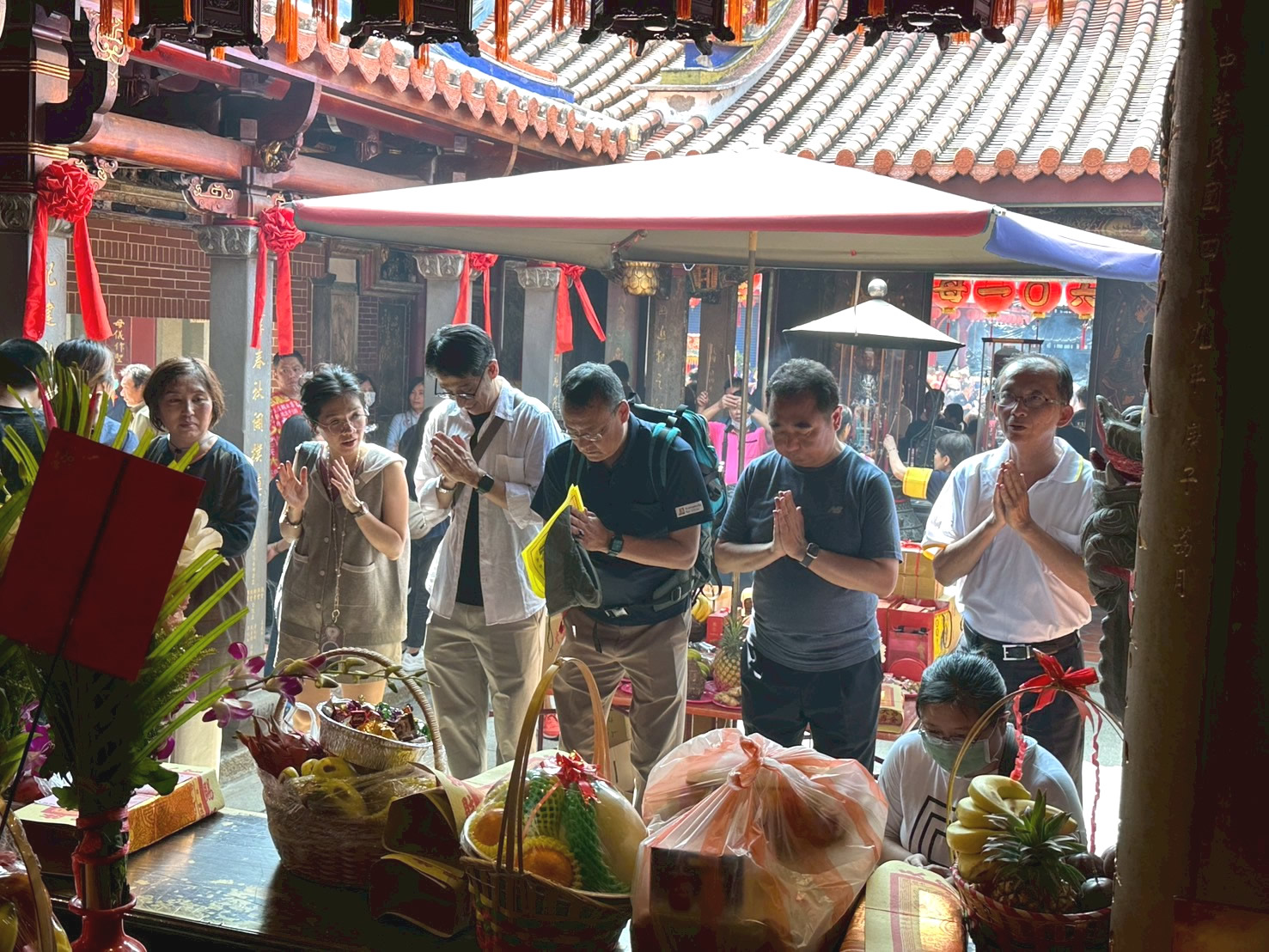 遠藤教育長親自參與抽籤祈福