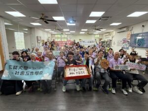 圖8：玄奘大學社工系及法律系學生與社區長者共同參與社區防暴短片之成果發表_0