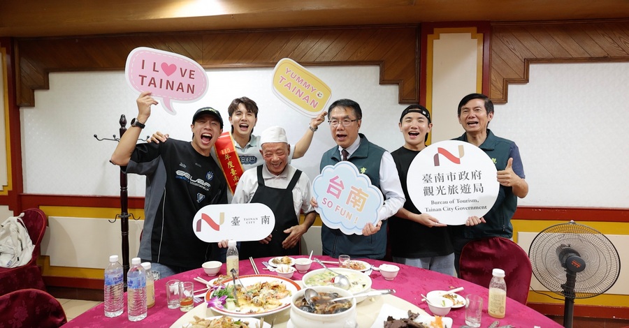 星馬百萬網紅常勇臺南踩線拍攝 黃偉哲市長授值星帶攜手推廣府城魅力